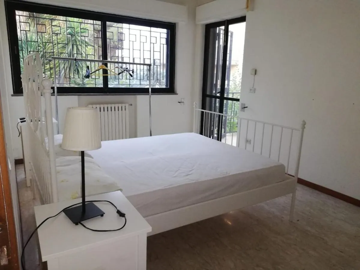 Zona Fiera Stanze In Appartamento Condiviso 바리 0*,